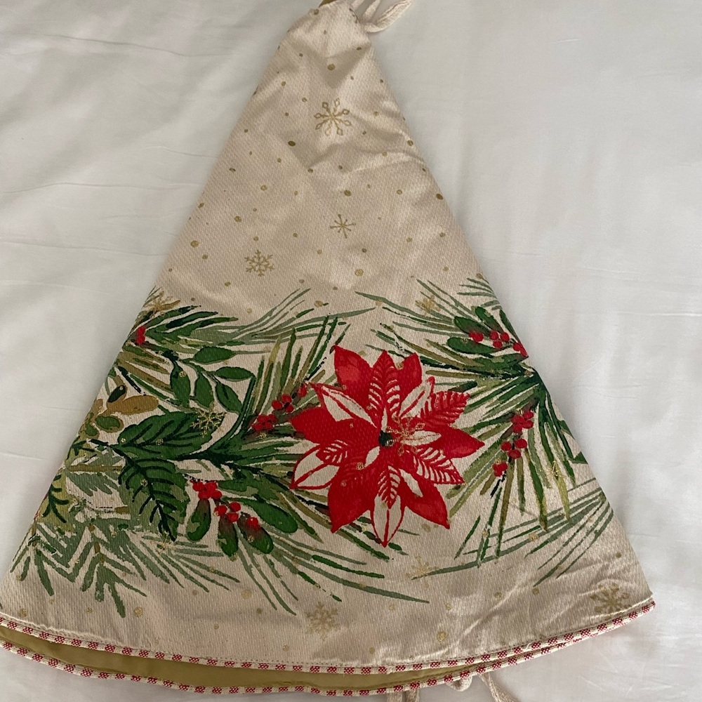 New!! Nicole miller Christmas tree skirt